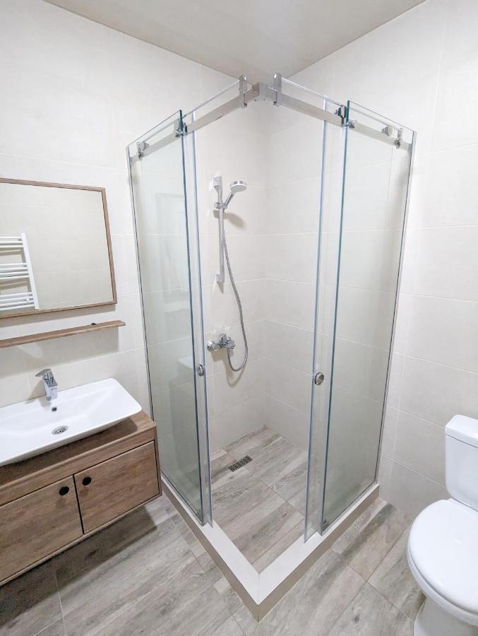 Brand New Apartment In Kutaisi Exteriör bild